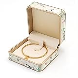 【GAMME DE TAILLES COMPLÈTE for CHAQUE TYPE DE BIJOUX】 Disponible en cinq tailles spécialisées for s'adapter parfaitement à toute votre collection : une boîte à bague simple (65x60 mm), une boîte à pendentif (90x75 mm), une boîte à chaîne longue (230x57 mm), une boîte à sertir spacieuse (180x210 mm) et une boîte à bracelet (95x95 mm).