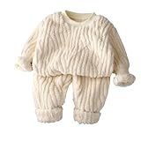 Pyjama deux pièces en flanelle polaire pour filles offrant une douceur extrême et une chaleur optimale pendant les nuits d'hiver