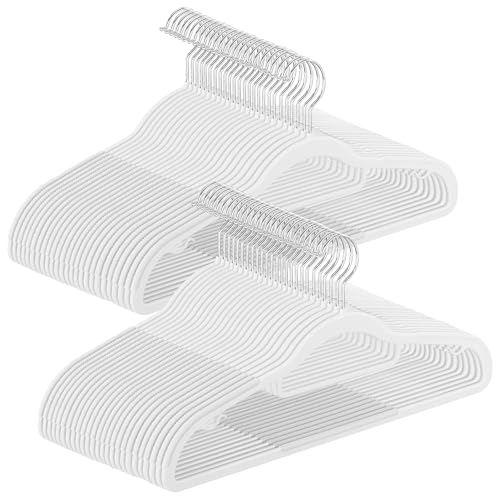 SONGMICS Juego de 50 Perchas, Perchas de Plástico, Antideslizantes, Ahorra Espacio, 0,5 cm de Grosor, 42 cm de Largo, Gancho Plata Giratorio de 360°, Blanco CRP020W05