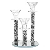 El material transparente proporciona peso y estabilidad, mientras que acentúa la belleza natural de la luz de las velas