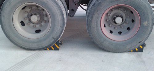 SNS SAFETY LTD RWC-1x2 Gummi Unterlegkeil Schwerlast, Schwarz Gelb, Abmessungen 25cm x 16cm x 19cm (Packung mit 2)