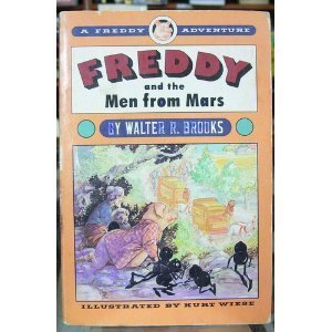 Paperback Freddy and the Men From Mars (A Freddy Adventure) Book