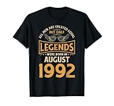 1992 shirt jordan Gran regalo de cumpleaños para hombres nacidos en agosto de 1992 o para mujeres como decoración de cumpleaños con la cita, todos los hombres se crean. Las leyendas iguales nacieron en Motif51