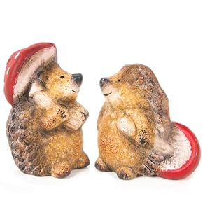 Deko Igel mit Fliegenpilz, 2 Stück: Herbstdeko Figuren, Tischdeko Klein, Dekofiguren Herbst, Dekoration Tisch & Fensterbank, Kleine Fensterdeko, Dekoigel mit Pilz, Herbstfiguren Set, 8,5 cm