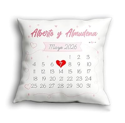 Genérico Cojín Personalizado con Calendario, Diseño Romántico con Nombres y Fecha, Rosa y Blanco, Decoración del Hogar, Regalo, Parejas, San valentín | Ya disponible en tu tienda friki favorita! En mundofriki.es!