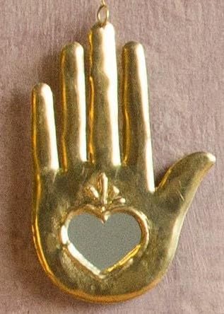 Genérico Espejo de pared Mano de Fátima de latón dorado patinado, altura 12 x 8 cm, artesanía