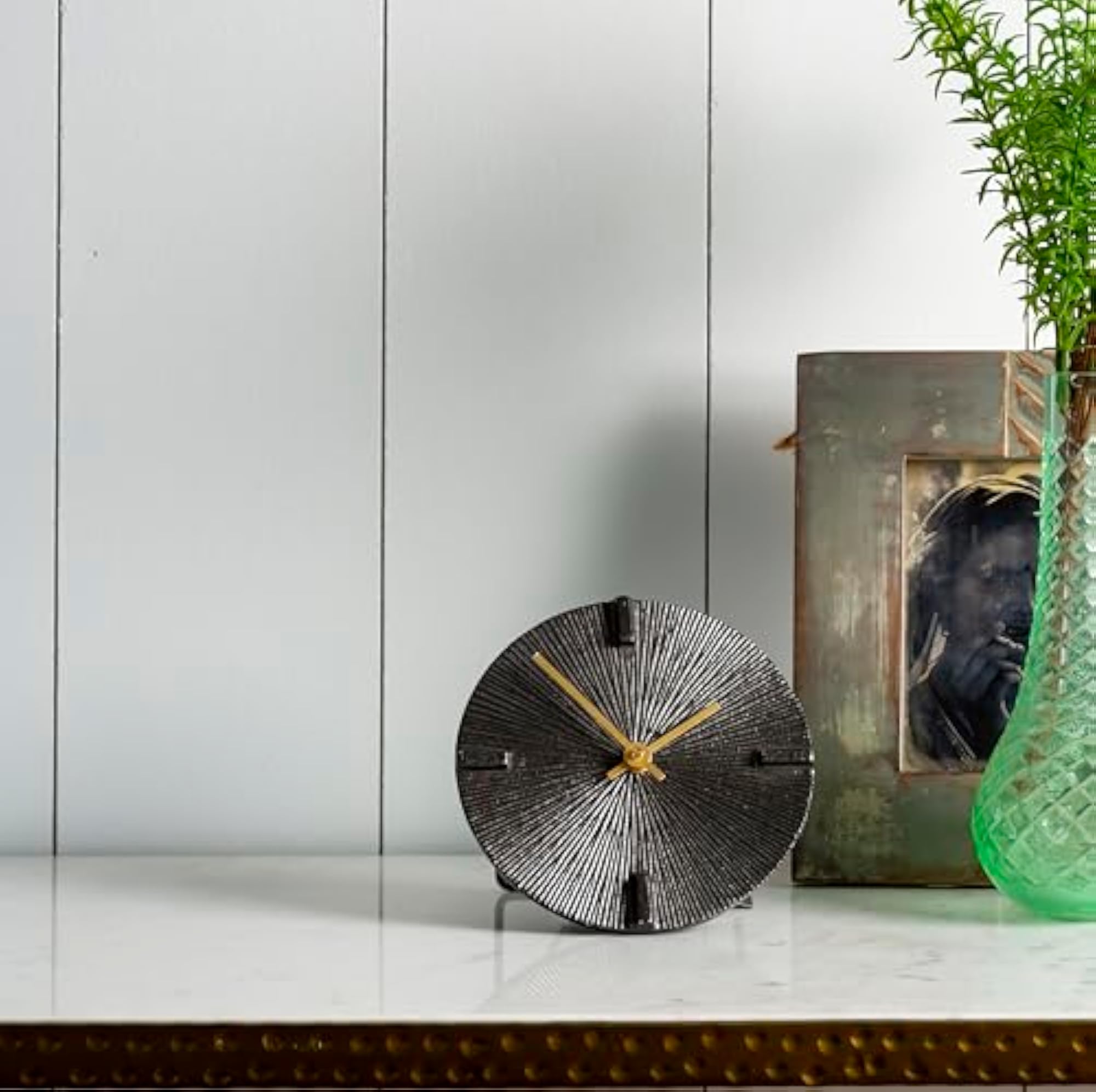 Stylish Aluminum Table Clock, Modern Design