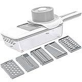 【CORTADOR DE VERDURAS CON CAJA DE ALMACENAMIENTO】Equipado con una caja de almacenamiento de verduras, puede almacenar mejor los alimentos o remojarlos en uso. La caja de almacenamiento viene con una función de filtro de agua, que es fácil de usar. Diseño antideslizante en la parte inferior, al tiempo que hace que el corte sea más fácil y seguro.