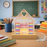D&Vlab Lampada a led da notte personalizzata con Scritta Maestro Nome classe in Plexiglass Trasparente cornice in legno per Tavolo - Idea Regalo Docente Insegnante fine anno Scolastico ''AULA COLORI''