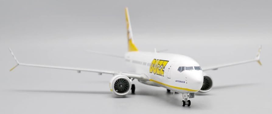 Amazon.com: JC Wings Buzz for Boeing B737 Max8 SP-RZC 1/200