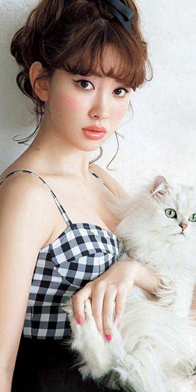 小嶋陽菜　抱き枕カバー Amazon | 小嶋陽菜 抱き枕カバー 座 | アイドル・芸能人グッズ 通販