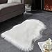 Ruedong Faux Fur Fell Teppich Schaffell Weiß 40x60 cm, Longhair Flauschiger Teppich Lammfell für Wohnzimmer Weicher Deko Schlafzimmer Stühle Sofa