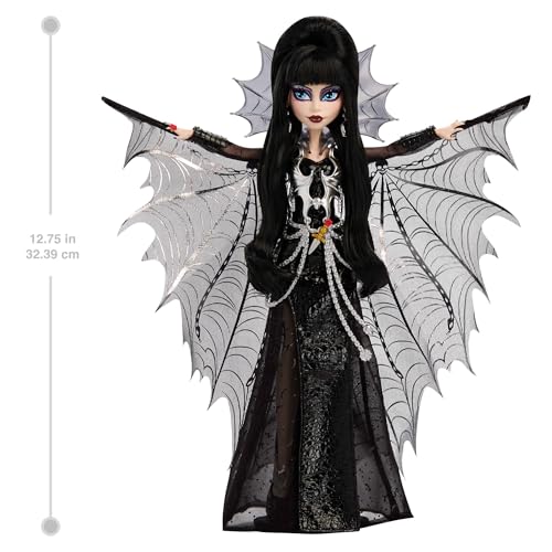 Monster High Elvira Władczyni Ciemności Lalka kolekcjonerska w czarnej sukience ze sztucznej skóry i srebrzystej pelerynie inspirowanej skrzydłami nietoperza, zabawka lalka kolekcjonerska, HYV99