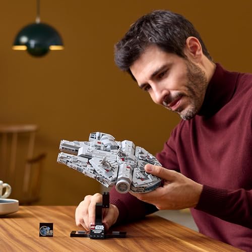 Star Wars 75375 Millennium Falcon - Set da Costruire con Astronave da Collezione per Adulti - Include Espositore e Targhetta - Decorazione da Scrivania - Regalo per i Fan di Una Nuova Speranza - Lego - Immagine 5