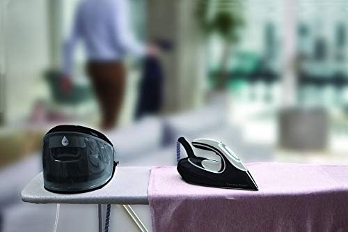 Stacja parowa Tefal Express Power Steam SV8062G0 przechowywana na desce do prasowania