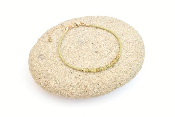 Bracelet de grenat vert de 2-3mm pour un style bohème chic
