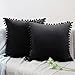 ORANIFUL Kissenbezüge 2er Set Samt Kissen mit Pompoms Couchkissen Einfarbig Kopfkissen Deko Kissenbezug Dekokissen Kissenhülle für Sofa Wohnzimmer Schlafzimmer Büro 50x50 cm Schwarz