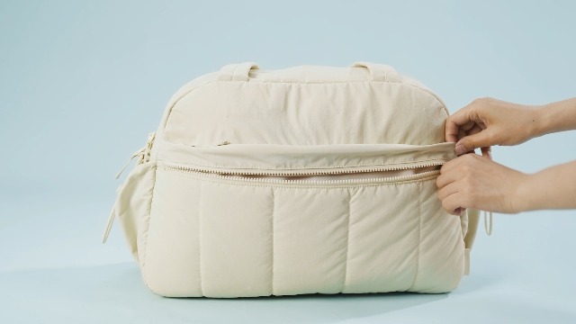 BAGSMART 24L Sports Duffel Bag for Gym and Travel, Lightweight Water Resistant Carry on Duffle Bag with Wet Pocket and Compartments, Workout Weekender Overnight, Camel : Amazon.ca: Sports & Outdoors