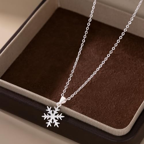 Collar de copo de nieve para lucir en cenas y eventos navideños 2