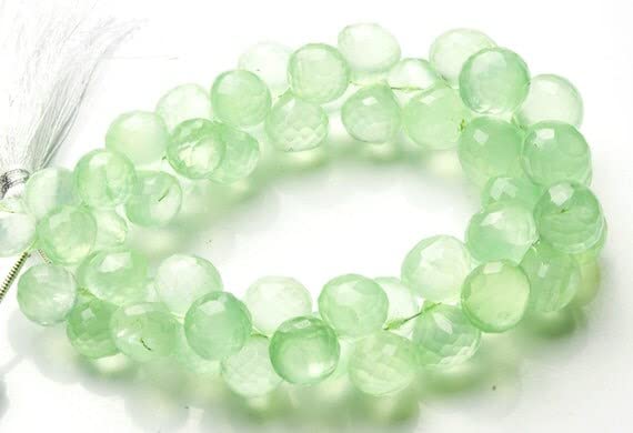 Préhnite verte naturelle briolette oignon pour remplacer vos perles de joaillerie classiques