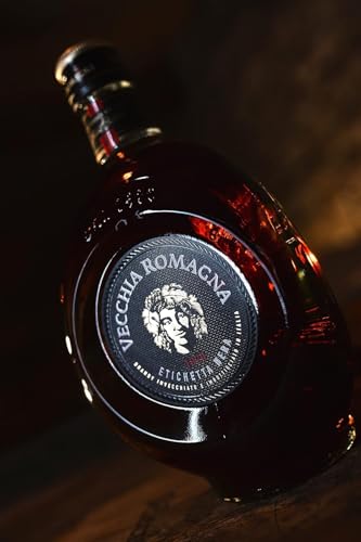 Vecchia Romagna Etichetta Nera 70cl - Italienischer Weinbrand, der nach einem Verfahren mit doppelter Destillation und doppelter Reifung hergestellt wird, mit ausgeprägtem und elegantem Geschmack