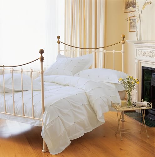 Whites of London | Casablanca Luxury Collection – Parure de lit en coton blanc | 100 % percale de coton 200 fils | Respirante et nette | plissée et brodée...