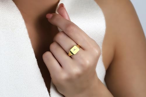 Bague Carrée Gravée Nom Initiale en Finition Or avec Gravure Laser Fine
