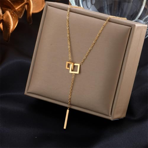 Collier pendentif géométrique carré long pompon style luxe discret