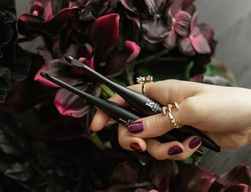 Image of Furls Crochet Hook, Onyx Streamline Metal Polished & Matte Finish, Ergonomic Handle Crochet Hooks 7 inch (Onyx - Polished, G - 4.00mm)