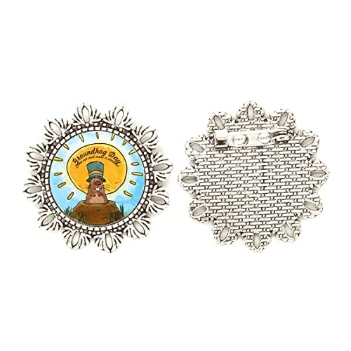 Broche de plata mediano con relieve floral y figura de marmota detallada
