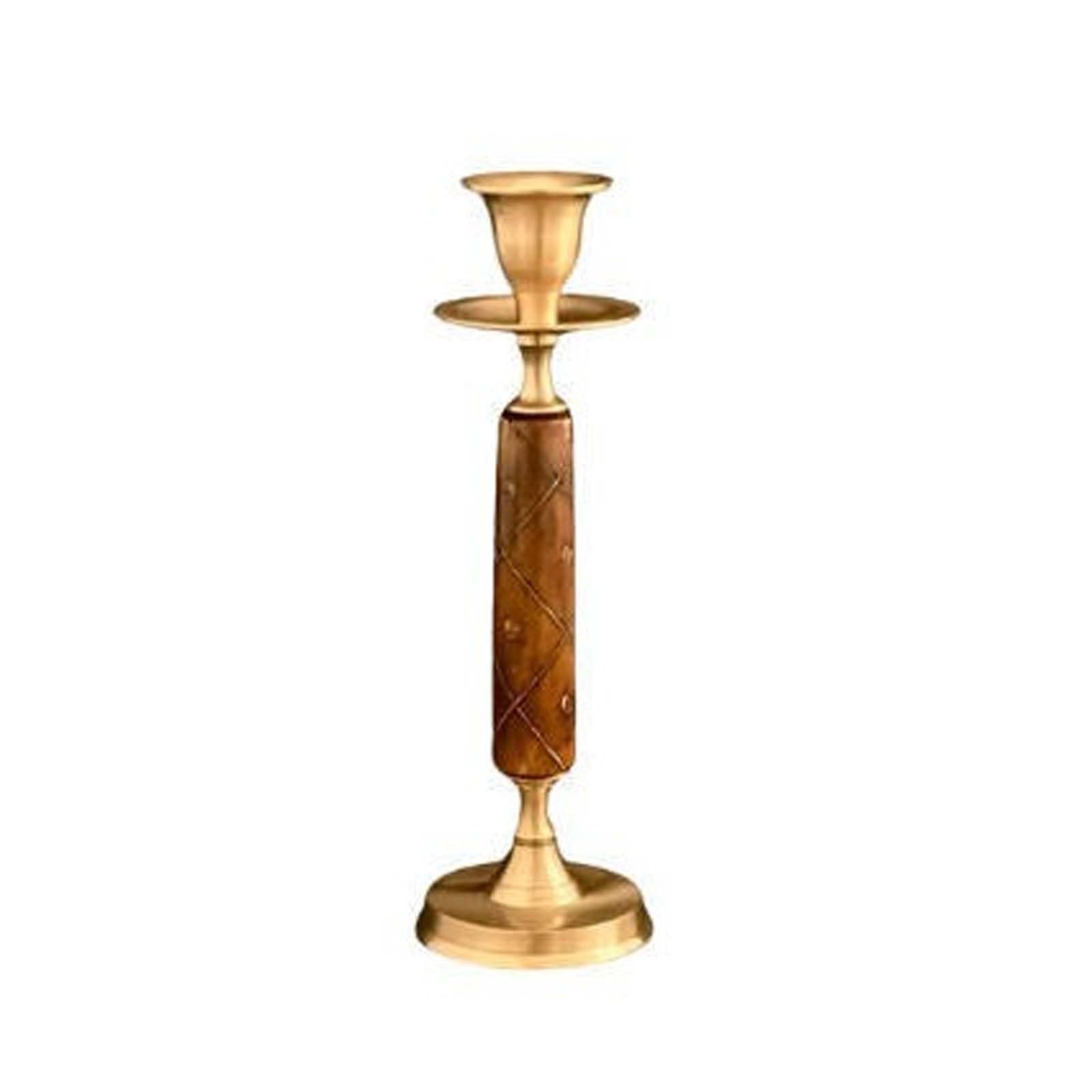 Bougeoir en laiton vintage pour créer une ambiance chaleureuse au salon