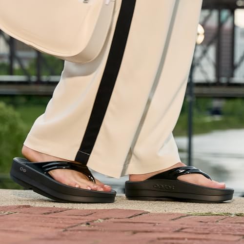 Image of OOFOS womens Oomega Ooahh Slide