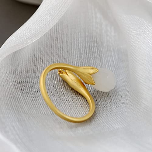Bague vintage ajustable en jade blanc pour sublimer vos soirées