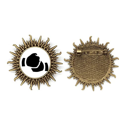 Broche salute gesture en métal à offrir comme symbole de fraternité et de connexion créative