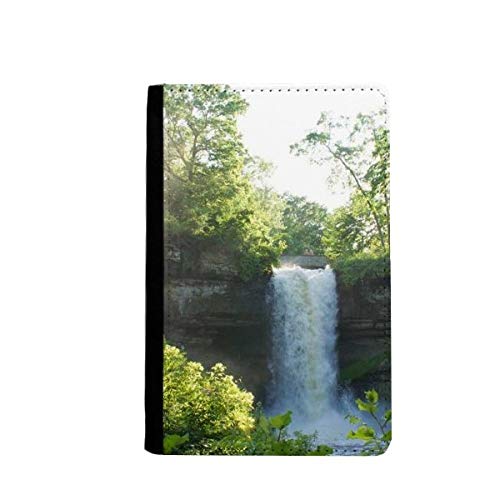 Protège passeport voyage cascade pour organiser vos cartes