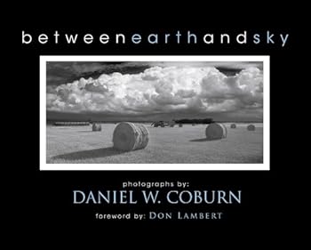 Paperback Between Earth and Sky: Photographs by Daniel W. Coburn Book