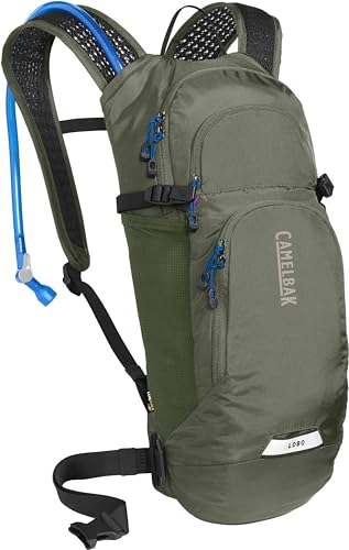 CamelBak Lobo 9 - Paquete de hidratación para bicicleta, transporte de casco, trampa de tubo magnético, 70 onzas, oliva polvoriento