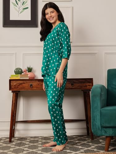 Image of Clovia Women's Rayon Printed Top & Pyjama Set