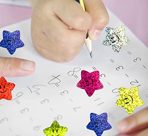 جيرونجي 700 قطعة من ملصقات النجوم، ملصقات نجوم بوجه مبتسم للأطفال، ملصقات نجوم لامعة بحجم 2.5 سم بـ8 ألوان من النجوم اللامعة لمكافأة الأطفال، مخطط السلوك، مخطط الطلاب، ومستلزمات المعلم في الفصل