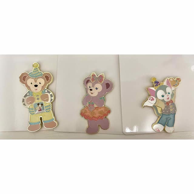 ダッフィーピンバッジ Amazon | フロムオールオブアス ダッフィーフレンズ ピンバッジ