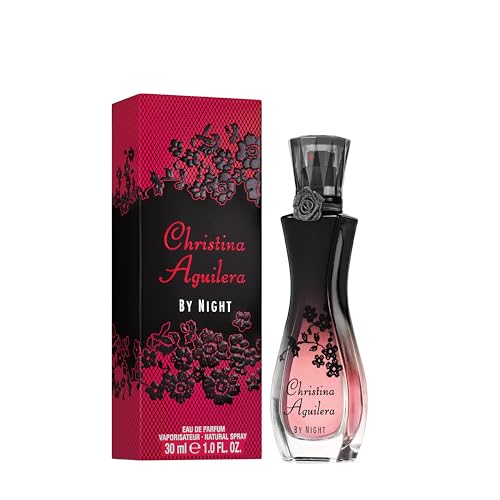 BY NIGHT Incarna il glamour hollywoodiano di Christina con ogni spruzzo di questa fragranza fruttata gourmand legnosa a lunga tenuta, impreziosita da un fascino femminile