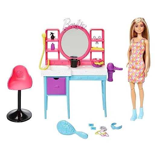 Barbie - Playset Salone di Bellezza Bambola Super Chioma, include 1 bambola con capelli lunghi cambia-colore, abito pied-de-poule e 15+ accessori per capelli, giocattolo per bambini, 3+ anni, HKV00