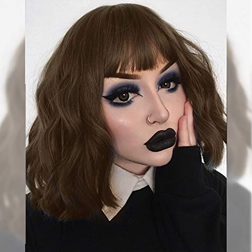 Sué Exquisite Short Bob Wigs with Bangs Medium Brown Wavy Wig for Women Wigs Curly Wavy Synthetic Shoulder Length Cosplay Bob Wig for Girl Daily Party Use
