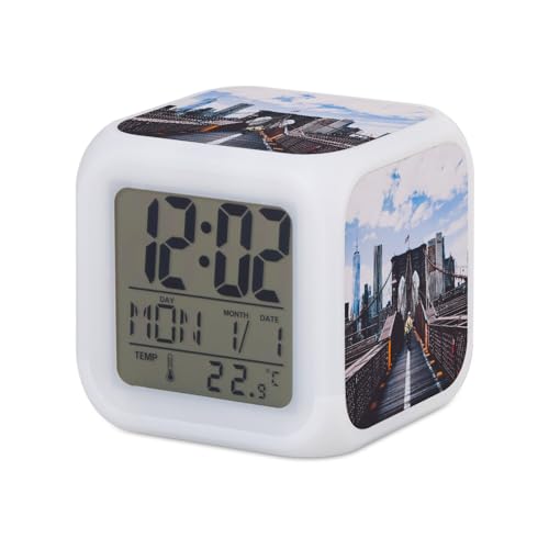 Fabulous Réveil Cube Lumineux Blanc - Pompier Traverse Le Pont de Brooklin New York USA - 7,8 x 7,8 x 7,8 cm - Retro Éclairage Multicolore LED