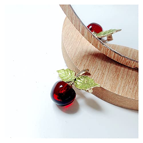Broche fruit rouge émail transparent idéale pour sublimer une veste
