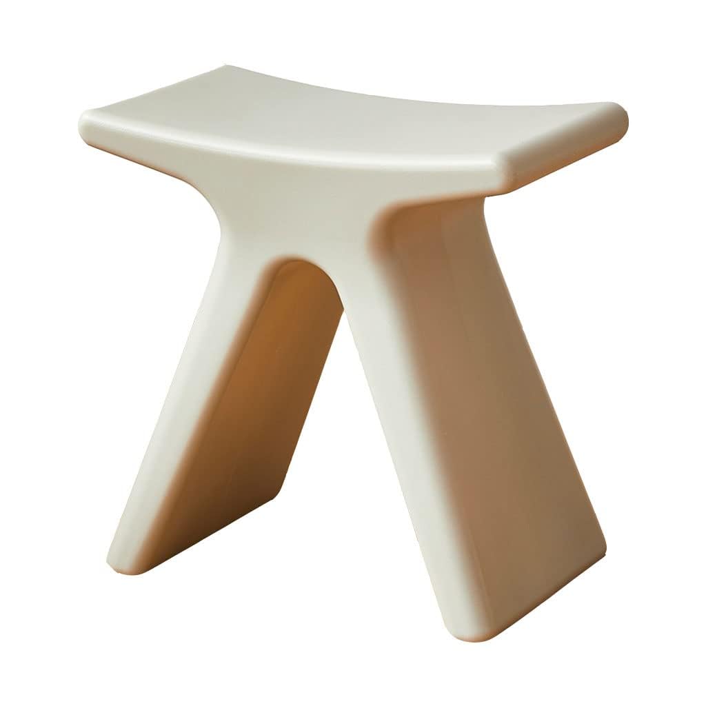 Tabouret de douche pour se laver en sécurité et se changer dans la maison
