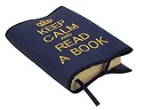 **TOP VENTAS** Sencilla funda o estuche que se adapta fácilmente a diversos tamaños de libros, ideal para llevar tus libros o agenda a cualquier parte sin que se estropee. Protege del deterioro, suciedad y polvo, que, en ocasiones, hasta el propio bolso donde llevas el libro puede provocar.