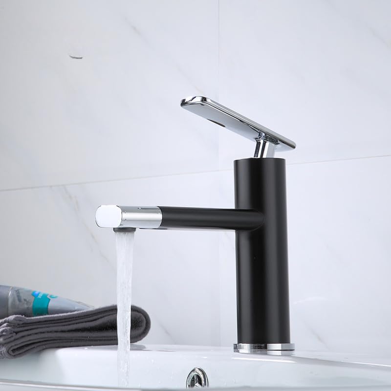 Robinet d'eau pour lavabo de salle de bain moderne et fonctionnelle au quotidien