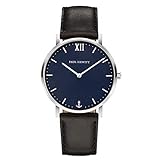 HOCHWERTIGES MATERIAL: Das Gehäuse der Uhr besteht aus silberfarbenem Edelstahl. Das Lederarmband ist aus schwarzem Echtleder gefertigt. Widerstandsfähiges Saphirglas sorgt zudem dafür, dass Kratzer vermieden werden. Das Ziffernblatt ist blau.