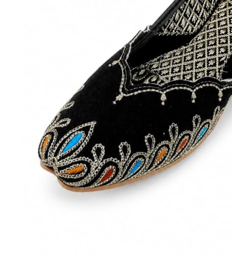 Image of Women's Maroon Velvet Ethnic Jutti Mojari